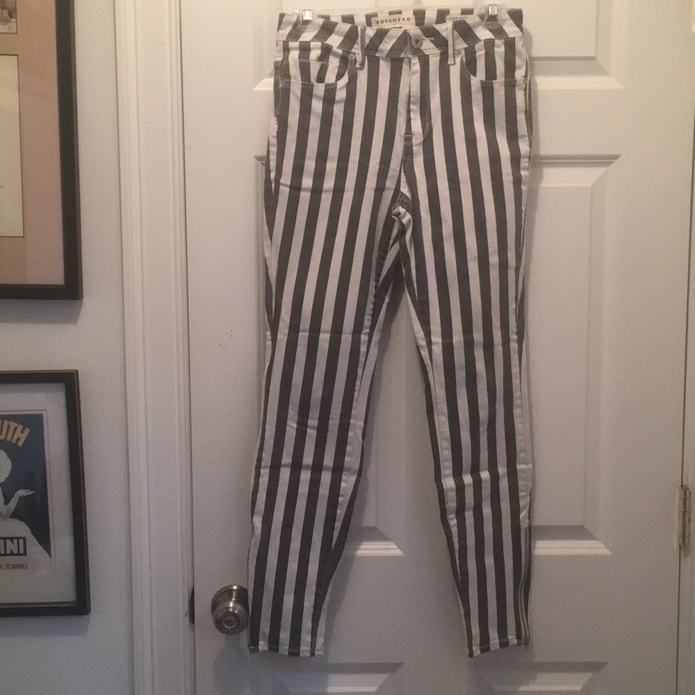 BLACK AND WHITE STRIPED JEANS